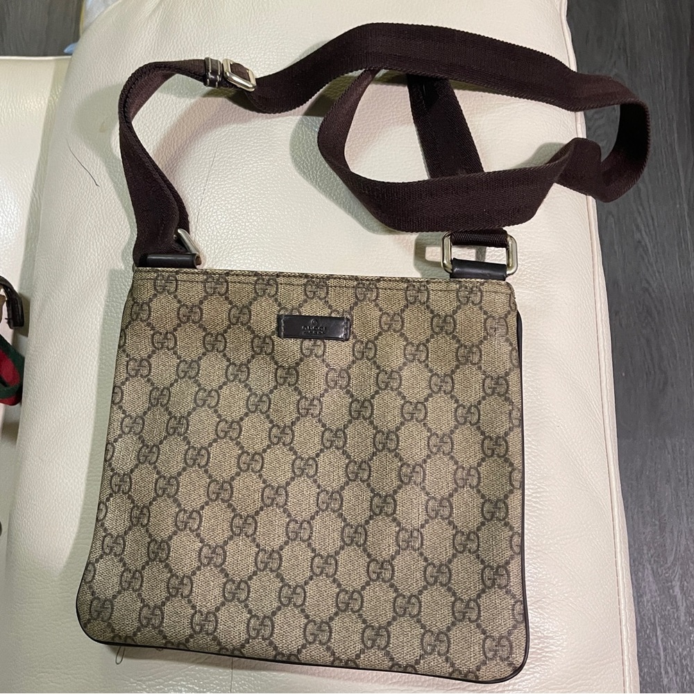 ❌❌SOLD❌❌ Authentic Gucci Leather Monogram Cross Bodybag GUC